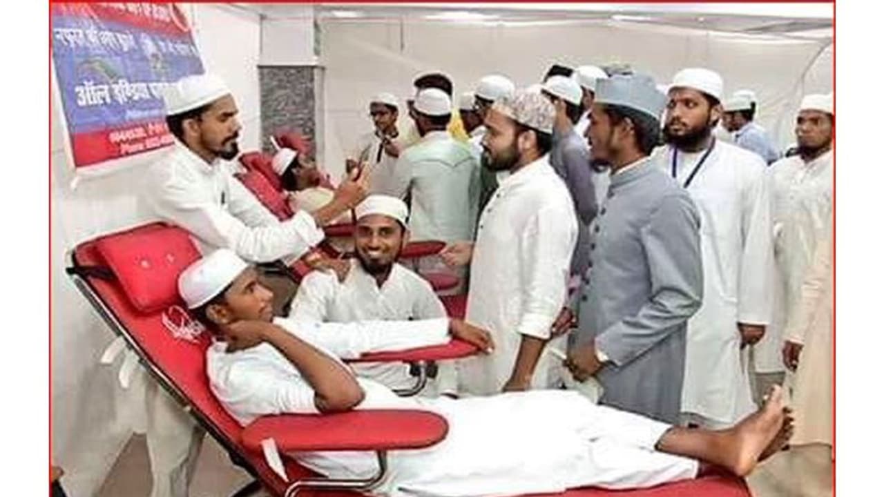 ಪಂಜಾಬ್ ದುರಂತ ಗಾಯಾಳುಗಳಿಗೆ ಮದರಸಾ ವಿದ್ಯಾರ್ಥಿಗಳಿಂದ ರಕ್ತದಾನ ಪಂಜಾಬ್ ದುರಂತ ಗಾಯಾಳುಗಳಿಗೆ ಮದರಸಾ ವಿದ್ಯಾರ್ಥಿಗಳಿಂದ ರಕ್ತದಾನ