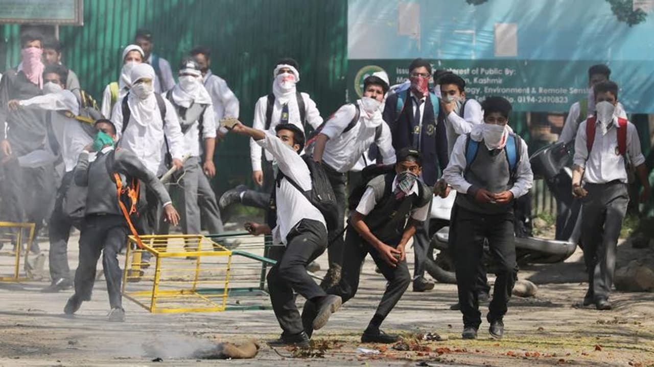 जम्मू कश्मीर के स्कूलों कॉलेजों में गीता और रामायण पढ़ाने का फैसला वापस