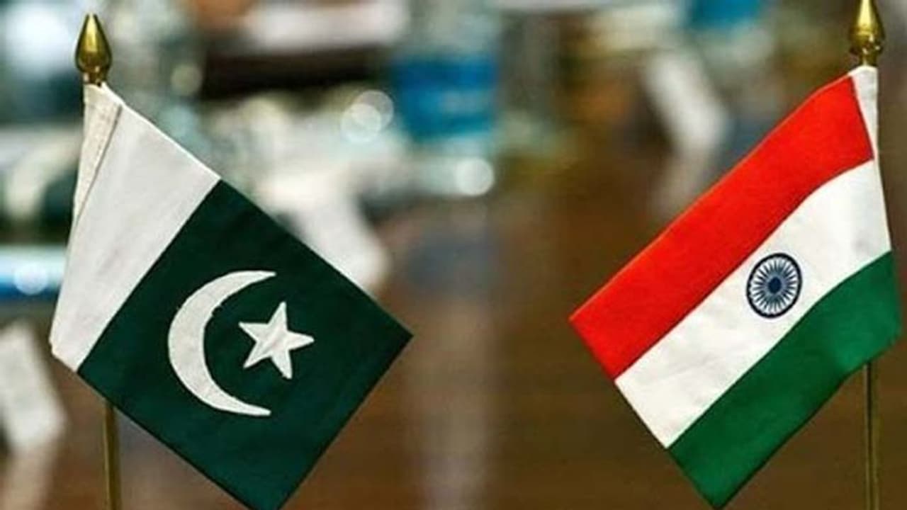 ১০ তারিখের পরই কি ভারত পাকিস্তান যুদ্ধ, ইমরানের কাছে জোর সওয়াল সাংসদের ১০ তারিখের পরই কি ভারত পাকিস্তান যুদ্ধ, ইমরানের কাছে জোর সওয়াল সাংসদের