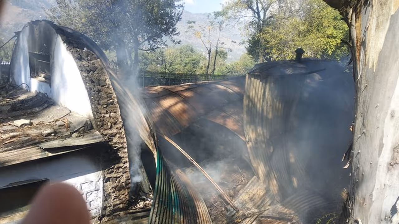 इंफैंट्री कैंप में धमाके को लेकर सेना और पुलिस के अलग अलग दावे