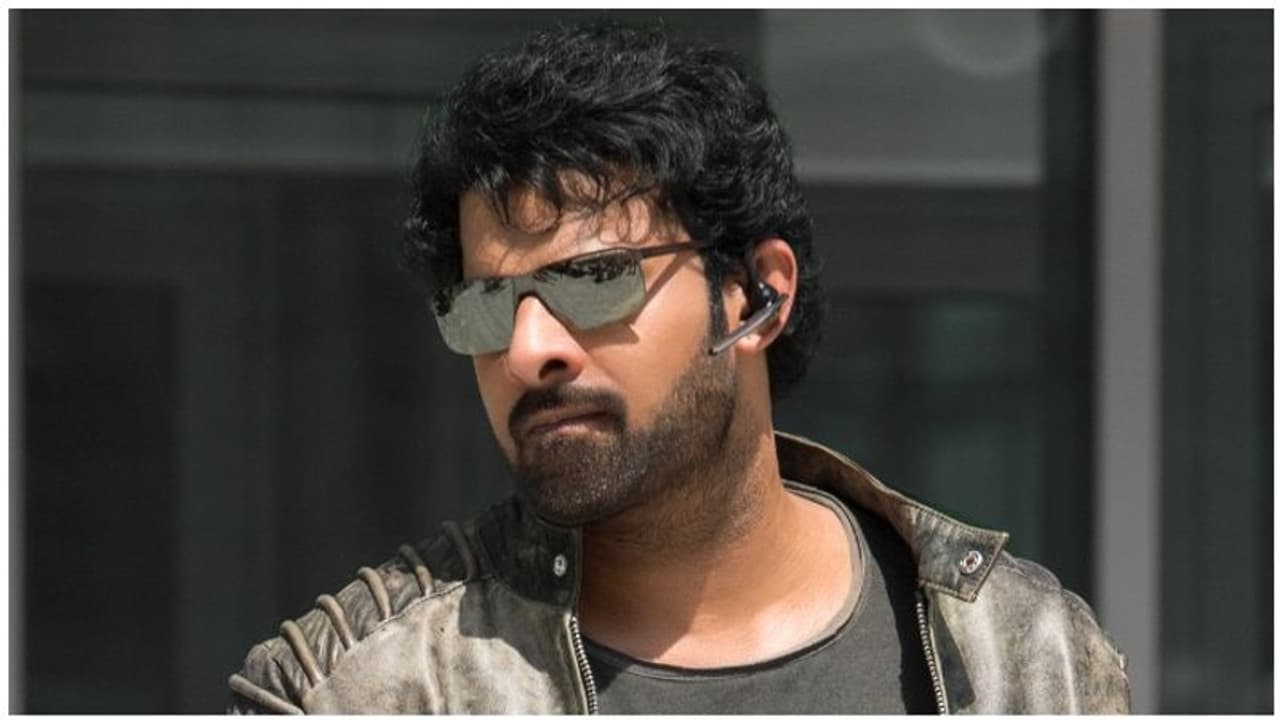 எத்தனை கோடி கொடுத்தாலும் முடியவே... முடியாது..! தன் முடிவில் உறுதியாக இருக்கும் பிரபாஸ்..!