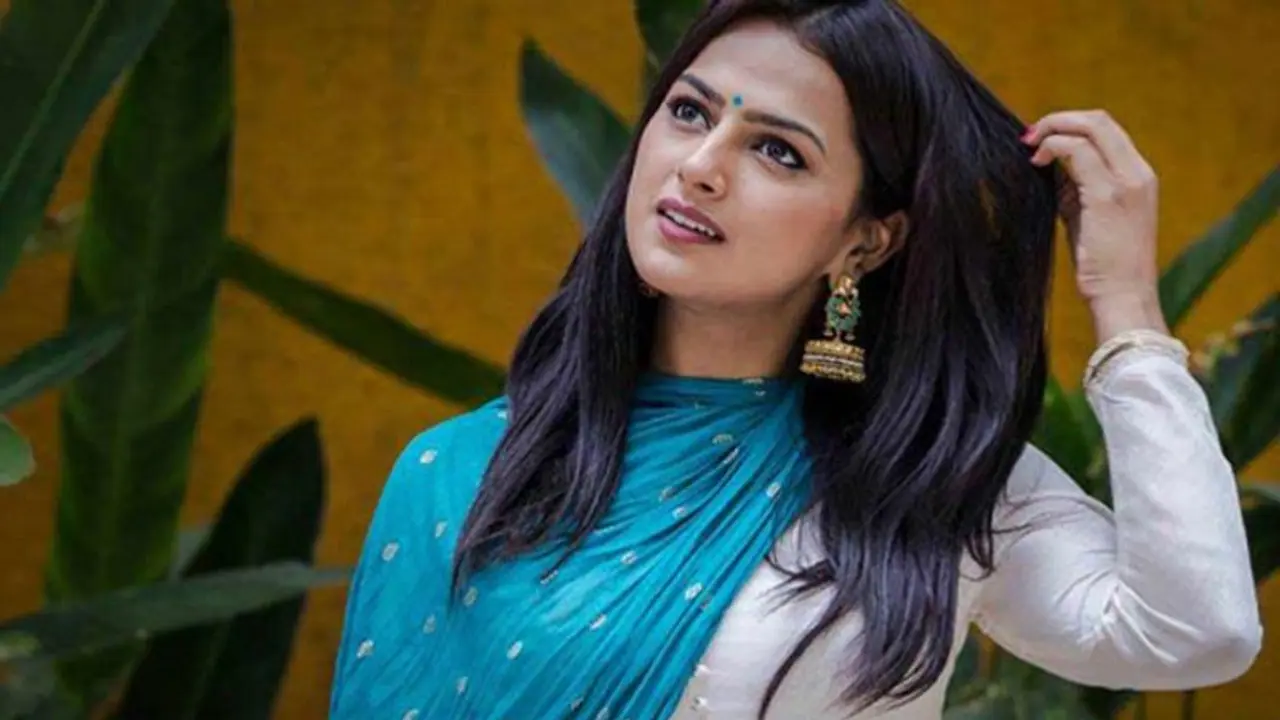 அஜித்தின் 'நேர்கொண்ட பார்வைக்காக' ஆளே மாறிப்போனே ஸ்ரத்தா ஸ்ரீநாத்'! இப்படி ஆகிட்டாங்களே? அஜித்தின் 'நேர்கொண்ட பார்வைக்காக' ஆளே மாறிப்போனே ஸ்ரத்தா ஸ்ரீநாத்'! இப்படி ஆகிட்டாங்களே?