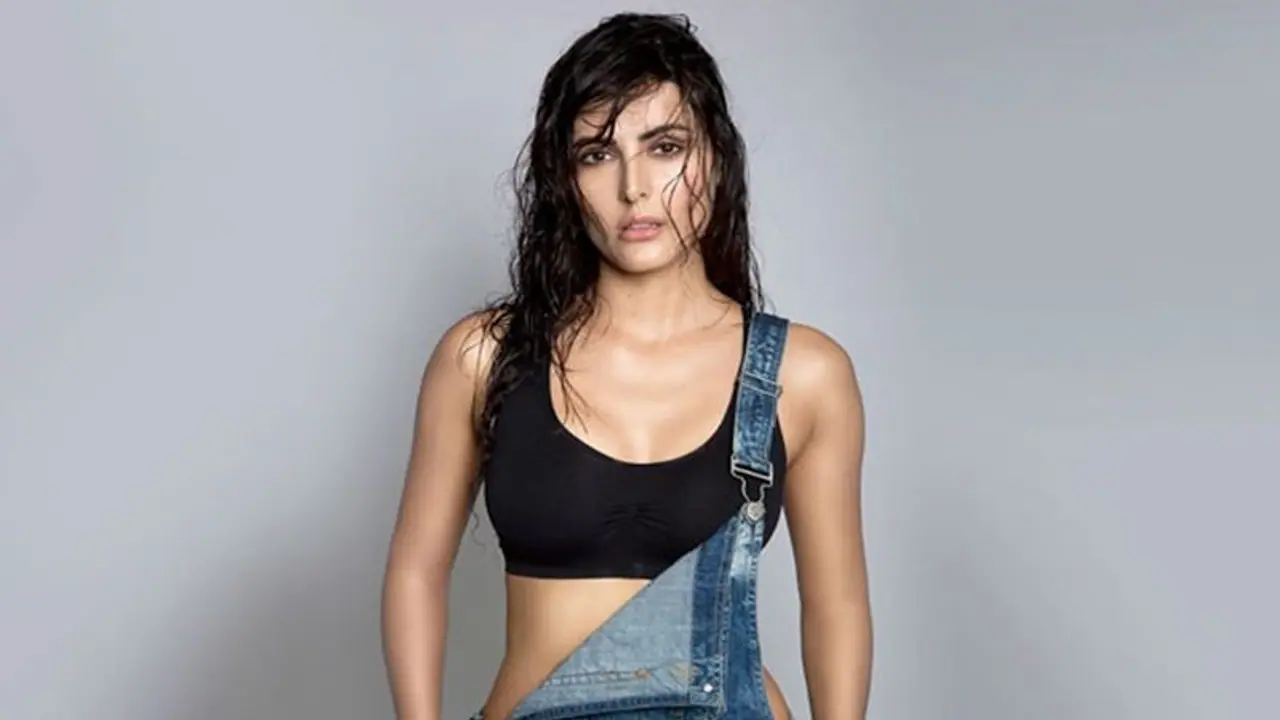 #MeToo: Actor Mandana Karimi accuses director Umesh Ghadge of mental harassment #MeToo: Actor Mandana Karimi accuses director Umesh Ghadge of mental harassment