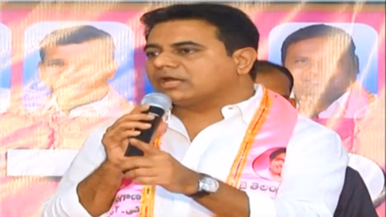 ఎంగిలాకులు చింపుకుని రోడ్ల మీద పడి కొట్టుకుంటారు:కేటీఆర్ సెటైర్