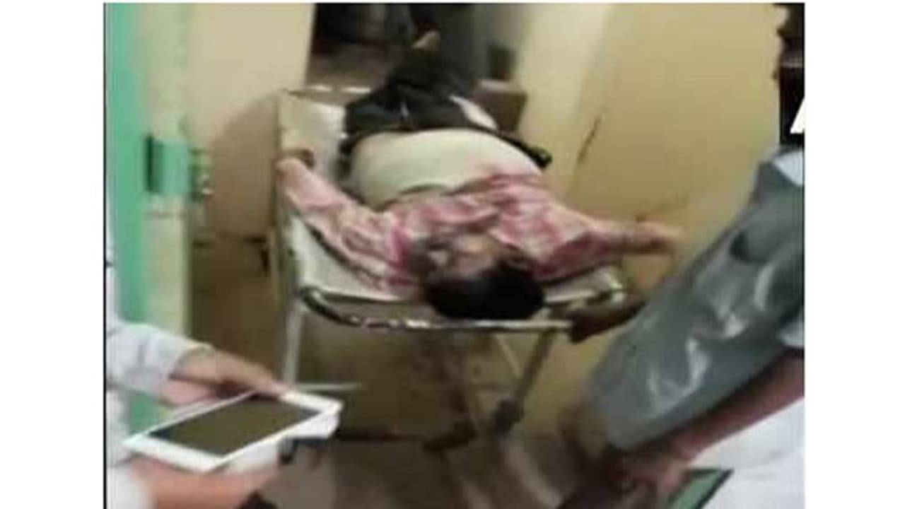 കൊല്ക്കത്തയിലെ റെയിൽവേ സ്റ്റേഷനിൽ തിക്കിലും തിരക്കിലുംപെട്ട് രണ്ടുപേര് മരിച്ചു; 17 പേർക്ക് പരിക്കേറ്റു കൊല്ക്കത്തയിലെ റെയിൽവേ സ്റ്റേഷനിൽ തിക്കിലും തിരക്കിലുംപെട്ട് രണ്ടുപേര് മരിച്ചു; 17 പേർക്ക് പരിക്കേറ്റു