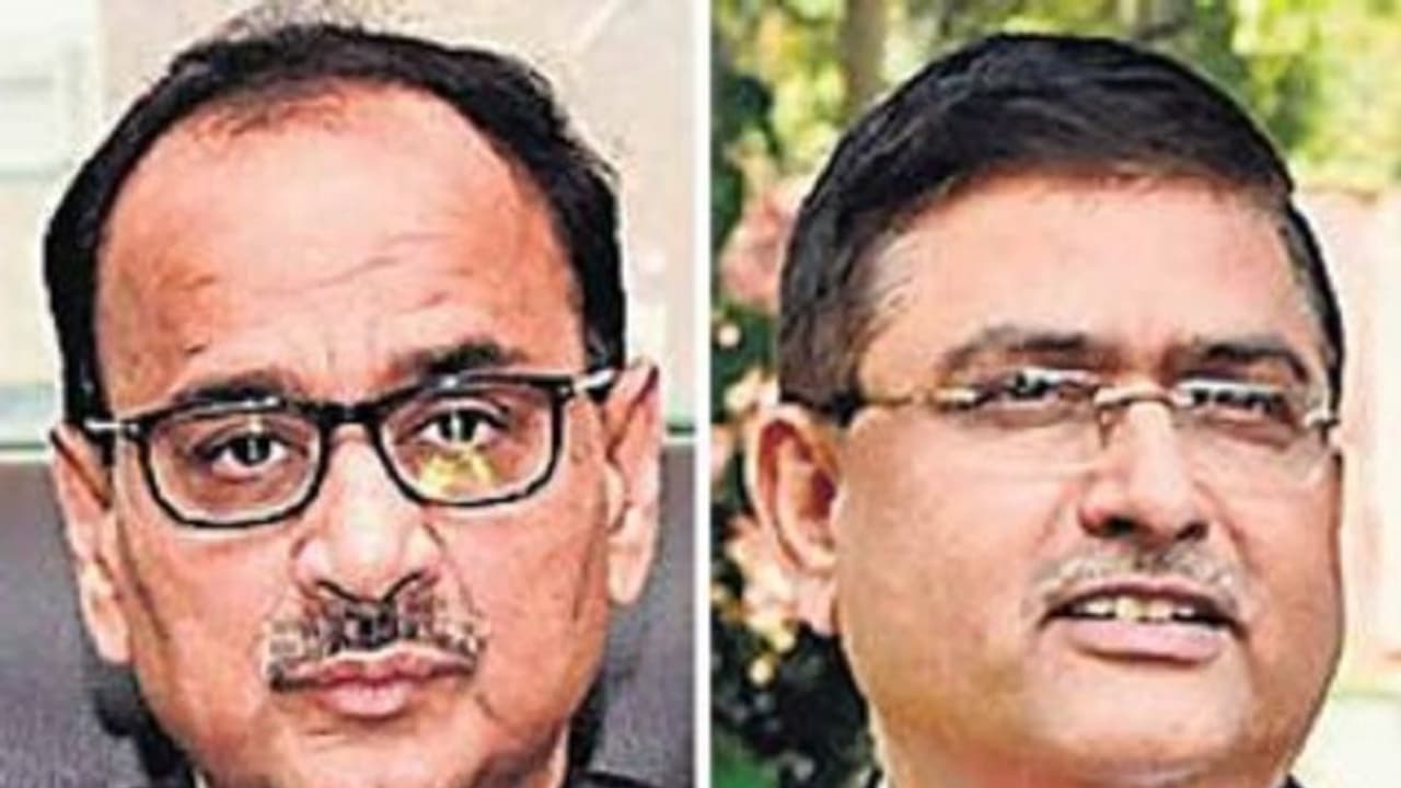 మోడీ భయపెట్టే స్థితి తెచ్చారు: సీబీఐలో అంతర్యుద్దంపై విపక్షాలు