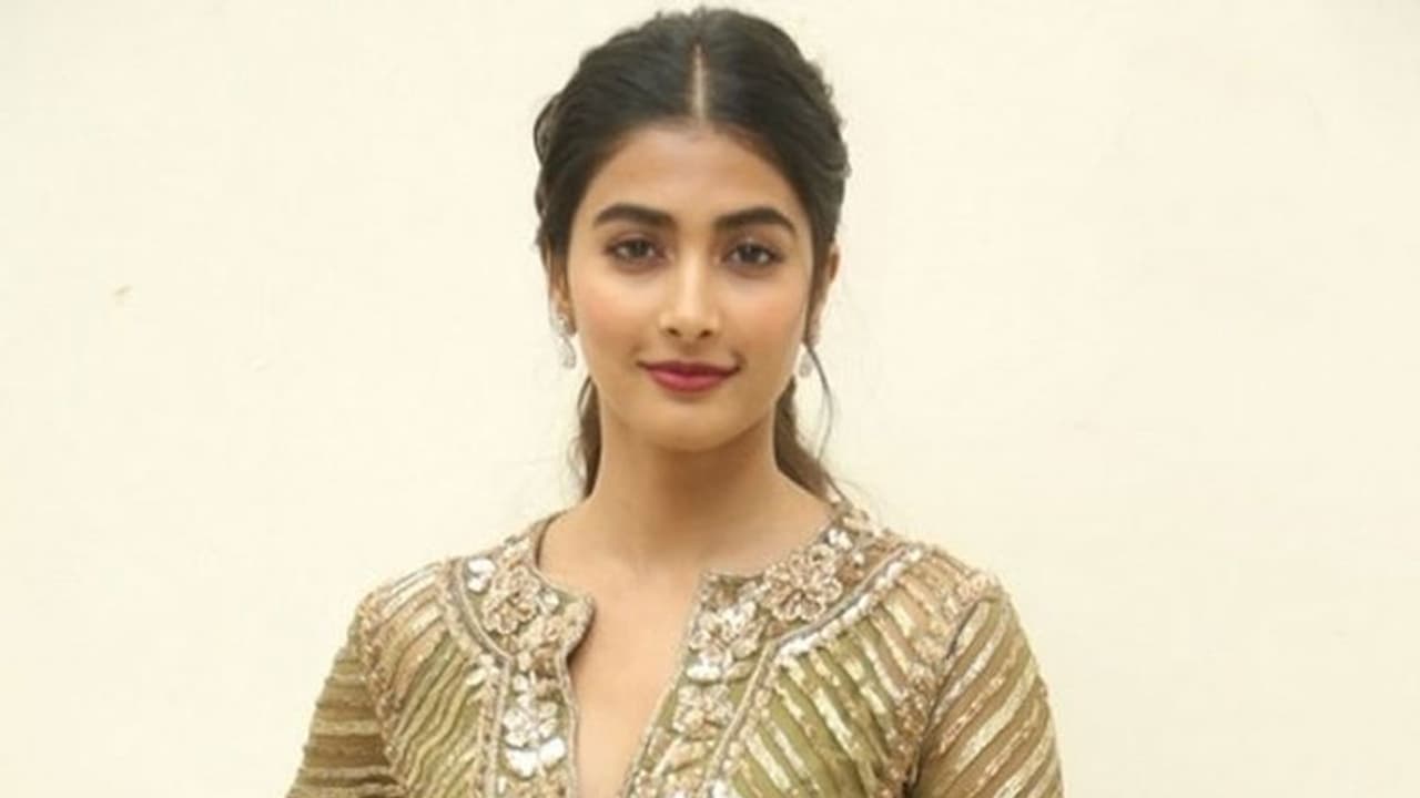 పూజా హెగ్డే తొలి సంపాదన ఎంతంటే..? పూజా హెగ్డే తొలి సంపాదన ఎంతంటే..?