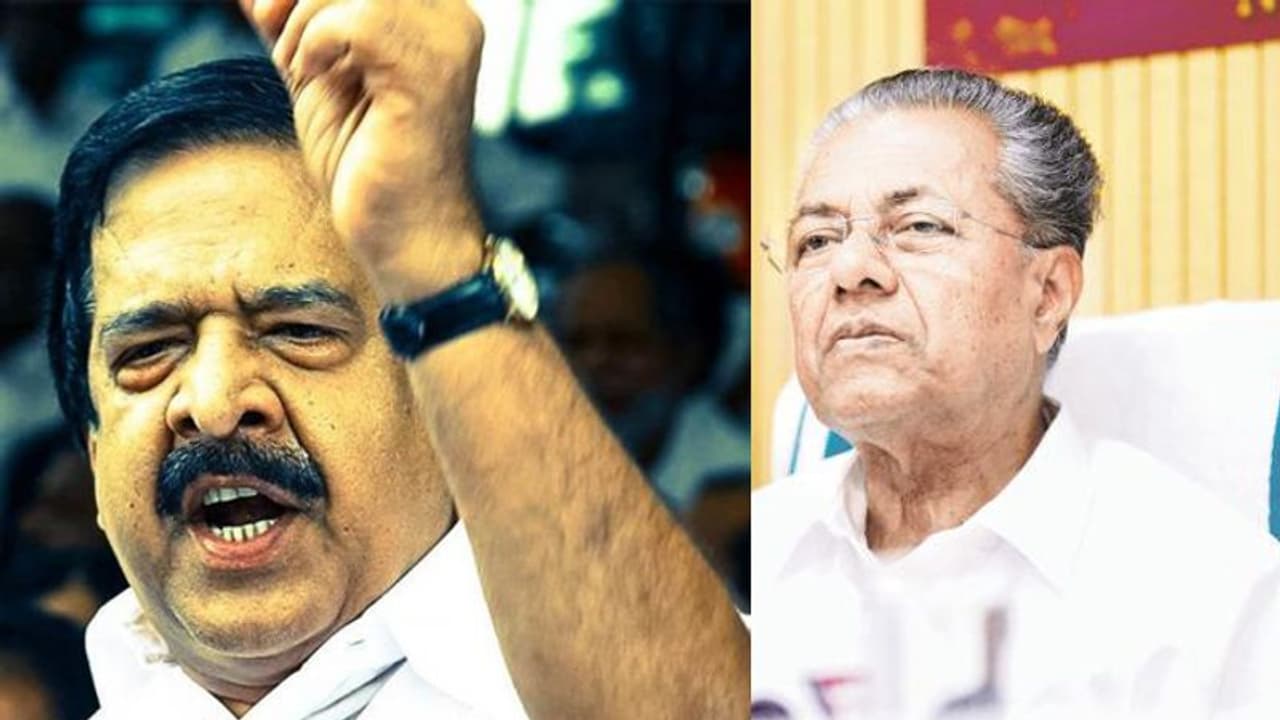 ബ്രൂവറി ഡിസ്റ്റിലറി അഴിമതി വിടാതെ ചെന്നിത്തല: കോടതിയിൽ നേരിട്ടെത്തി ഹർജി നൽകി ബ്രൂവറി ഡിസ്റ്റിലറി അഴിമതി വിടാതെ ചെന്നിത്തല: കോടതിയിൽ നേരിട്ടെത്തി ഹർജി നൽകി