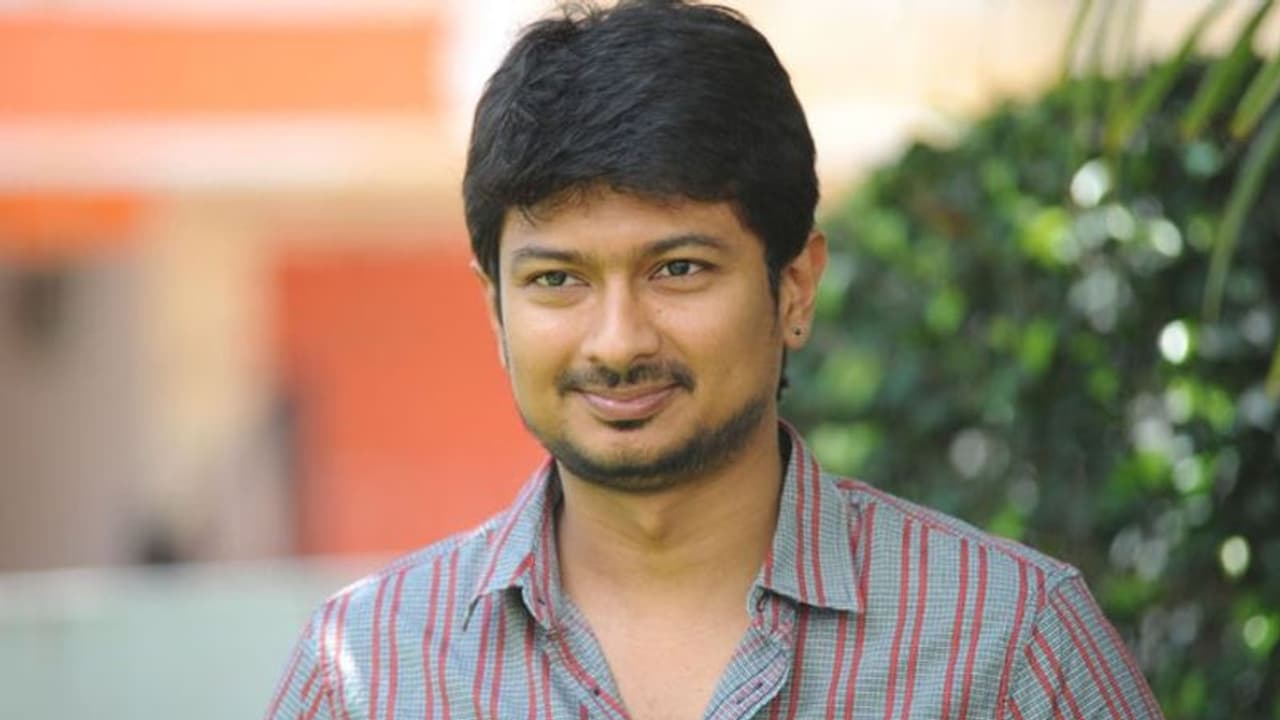 முதல்ல அந்த போட்டோவ எடுங்க..! சேகர் பாபுவை மிரள வைத்த உதயநிதி..!