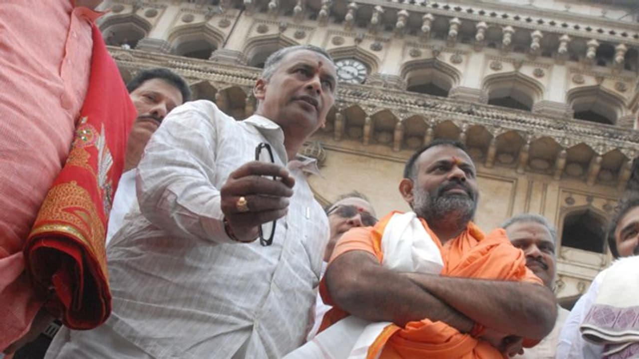 నేను రాజకీయాల్లోకి ఎందుకొచ్చానంటే...: పరిపూర్ణానంద (వీడియో) నేను రాజకీయాల్లోకి ఎందుకొచ్చానంటే...: పరిపూర్ణానంద (వీడియో)