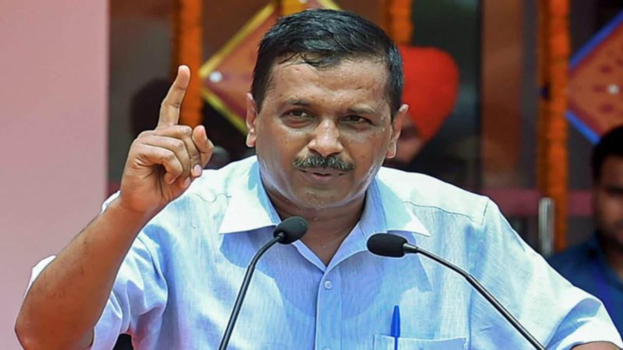 മോദിയുടെ പഴയ ട്വീറ്റ് കുത്തിപ്പൊക്കി കേജ്‍രിവാള്‍; സിബിഐയിലെ തമ്മിലടി സര്‍ക്കാരിന് ക്ഷീണമാകുന്നു