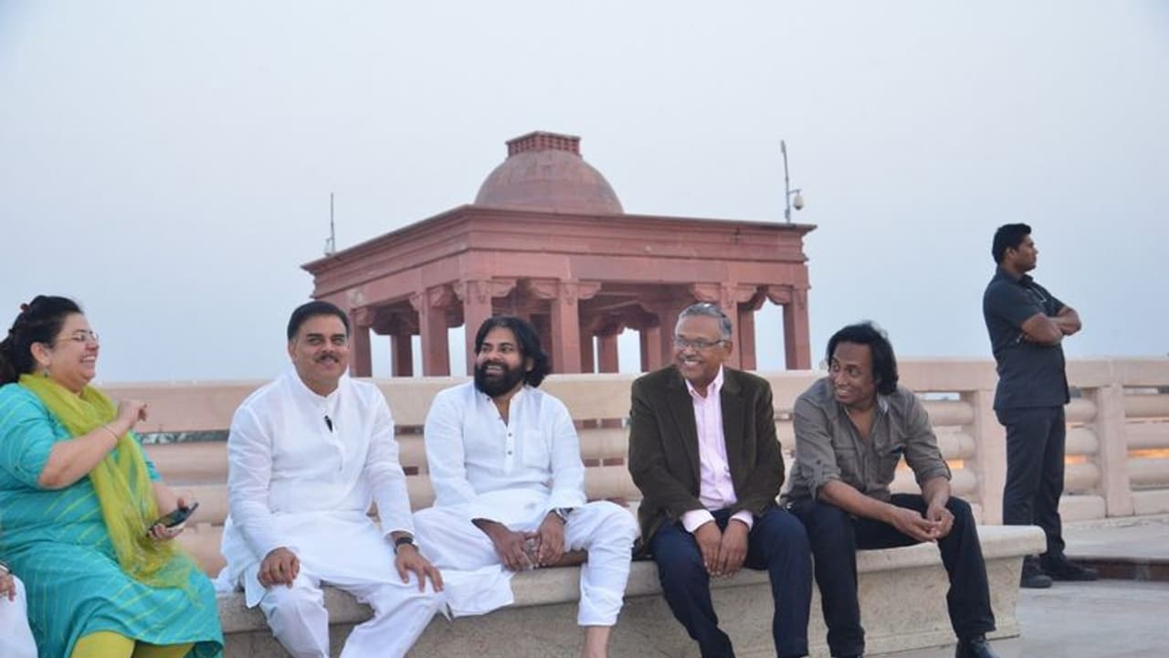 పవన్ కల్యాణ్ ప్లాన్ ఇదీ: మాయావతితో జరగని భేటీ