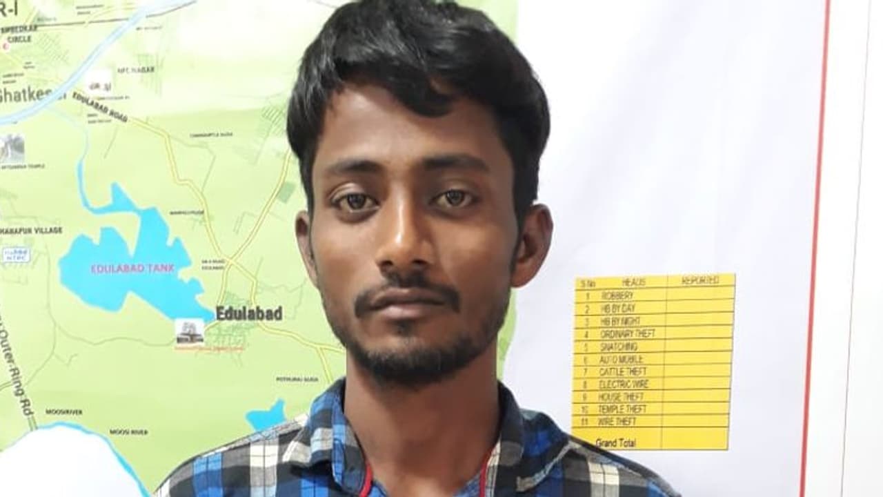 అధికారుల కళ్లుగప్పి.. రిమాండ్ ఖైదీ పరార్ అధికారుల కళ్లుగప్పి.. రిమాండ్ ఖైదీ పరార్