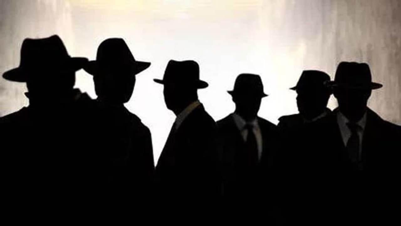 తోటి అభ్యర్థులపై నిఘా.. కరీంనగర్లో గూఢచారుల సంచారం తోటి అభ్యర్థులపై నిఘా.. కరీంనగర్లో గూఢచారుల సంచారం