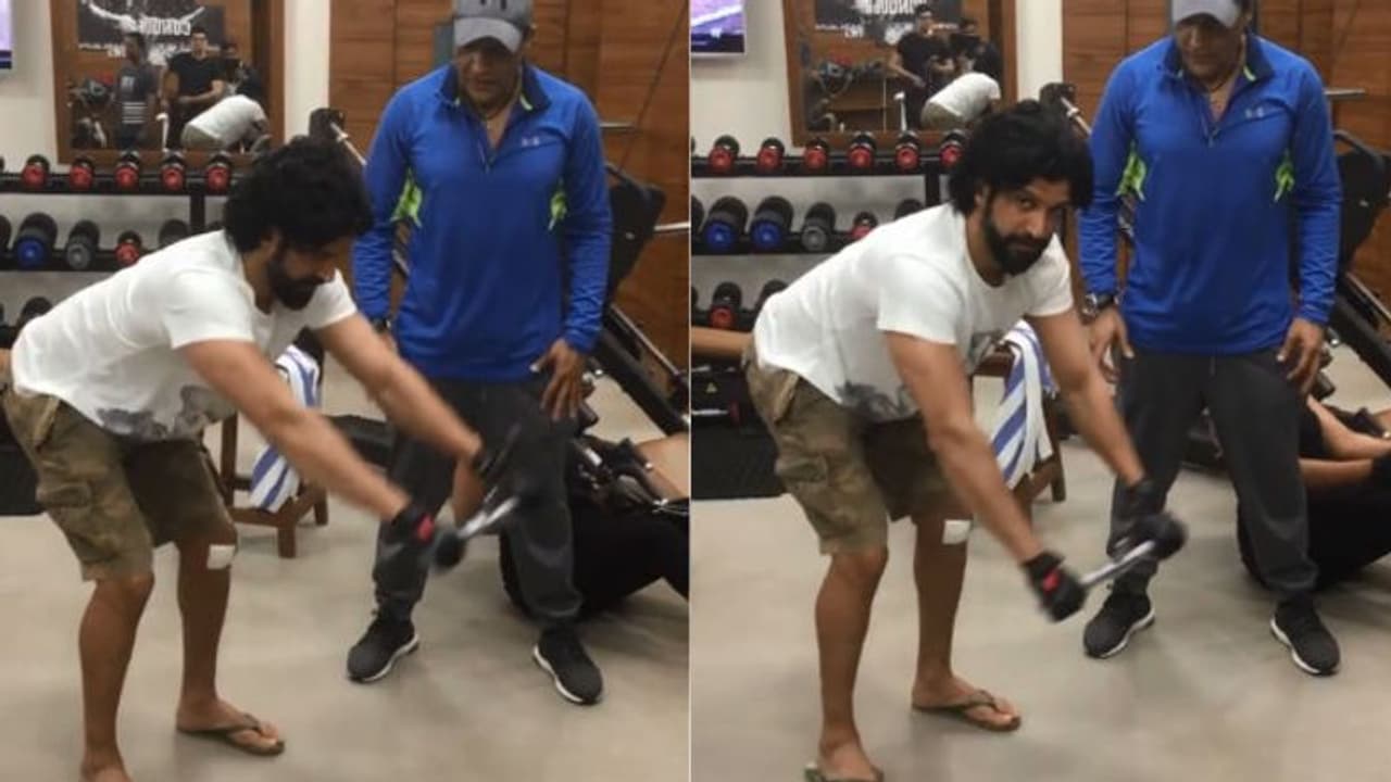 പരിക്ക് ഉള്ളപ്പോള് വ്യായാമം ആകാമോ? നടന് ഫര്ഹാന് അഖ്തറിന്റെ വീഡിയോ ചര്ച്ചയാകുന്നു പരിക്ക് ഉള്ളപ്പോള് വ്യായാമം ആകാമോ? നടന് ഫര്ഹാന് അഖ്തറിന്റെ വീഡിയോ ചര്ച്ചയാകുന്നു