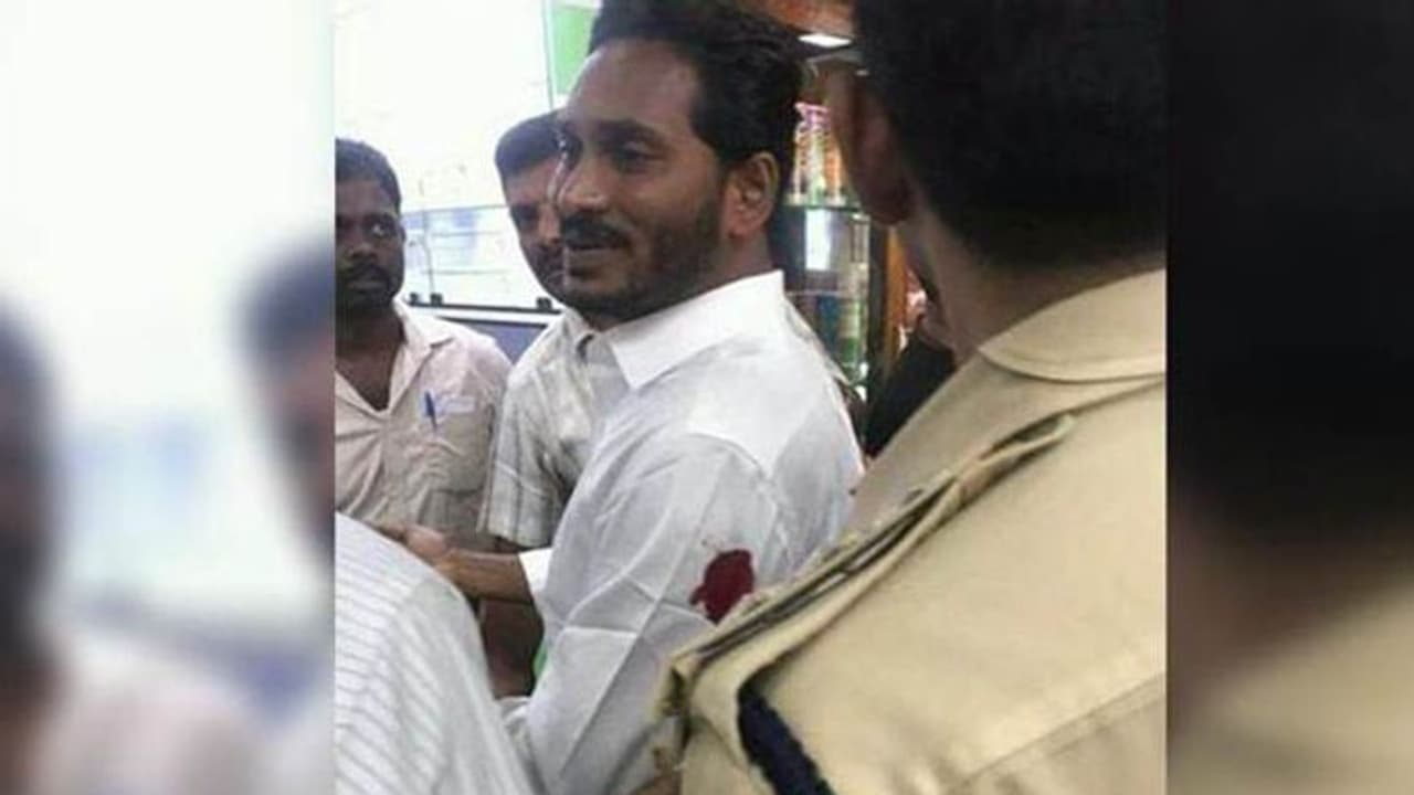 దాడి కేసు విచారణపై హైకోర్టులో జగన్ పిటిషన్....ప్రతివాదిగా చంద్రబాబు