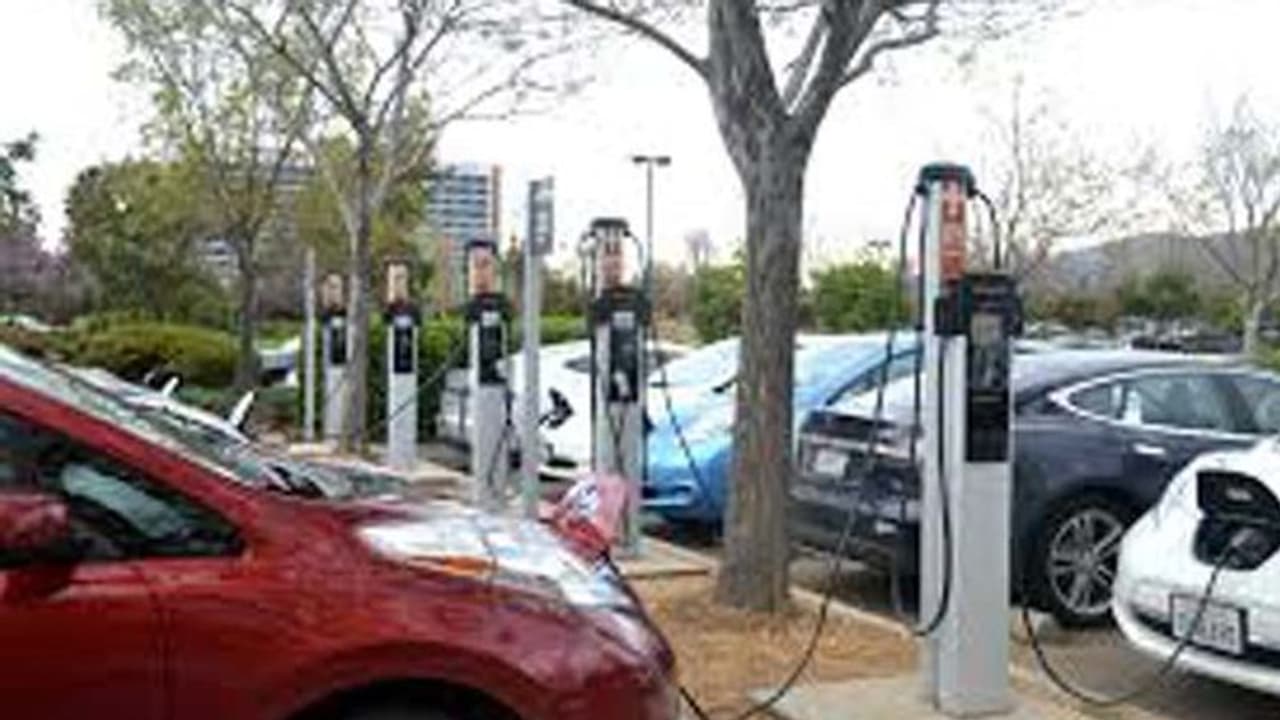 BPCL Charging Stations ইন্ডিয়ান ওয়েলের পর BPCL,৭০০০পেট্রল পাম্পে চার্জিং স্টেশন গড়ার পরিকল্পনা BPCL Charging Stations ইন্ডিয়ান ওয়েলের পর BPCL,৭০০০পেট্রল পাম্পে চার্জিং স্টেশন গড়ার পরিকল্পনা