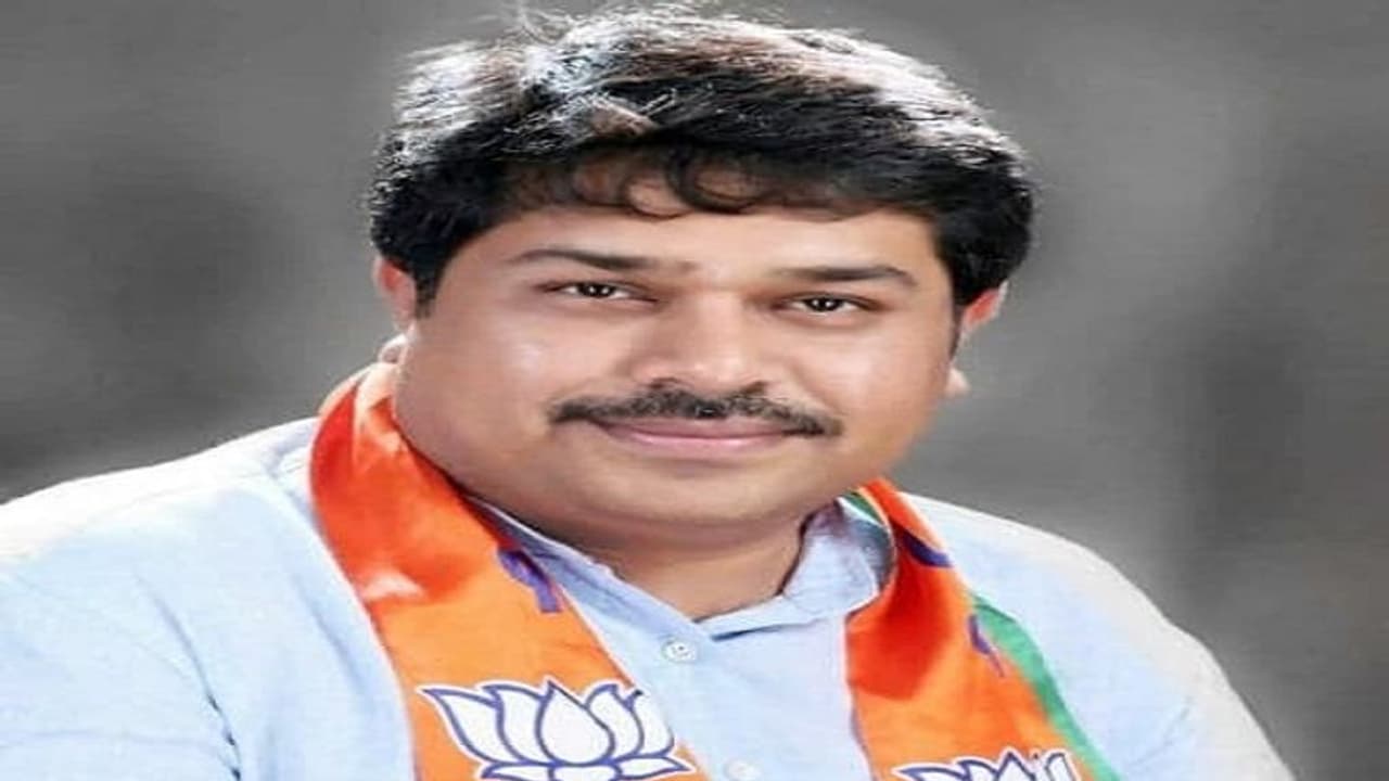 ವಂಚನೆ ಪ್ರಕರಣ: ಚಿತ್ರದುರ್ಗ ಬಿಜೆಪಿ ಜಿಲ್ಲಾಧ್ಯಕ್ಷನಿಗೆ ಜೈಲು ವಂಚನೆ ಪ್ರಕರಣ: ಚಿತ್ರದುರ್ಗ ಬಿಜೆಪಿ ಜಿಲ್ಲಾಧ್ಯಕ್ಷನಿಗೆ ಜೈಲು