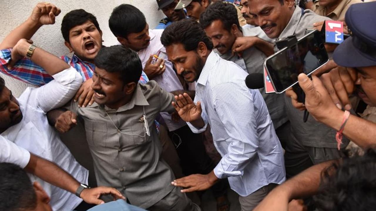 జగన్ చెప్పిందే రిమాండ్ రిపోర్ట్లో: వైజాగ్ సీపీ జగన్ చెప్పిందే రిమాండ్ రిపోర్ట్లో: వైజాగ్ సీపీ