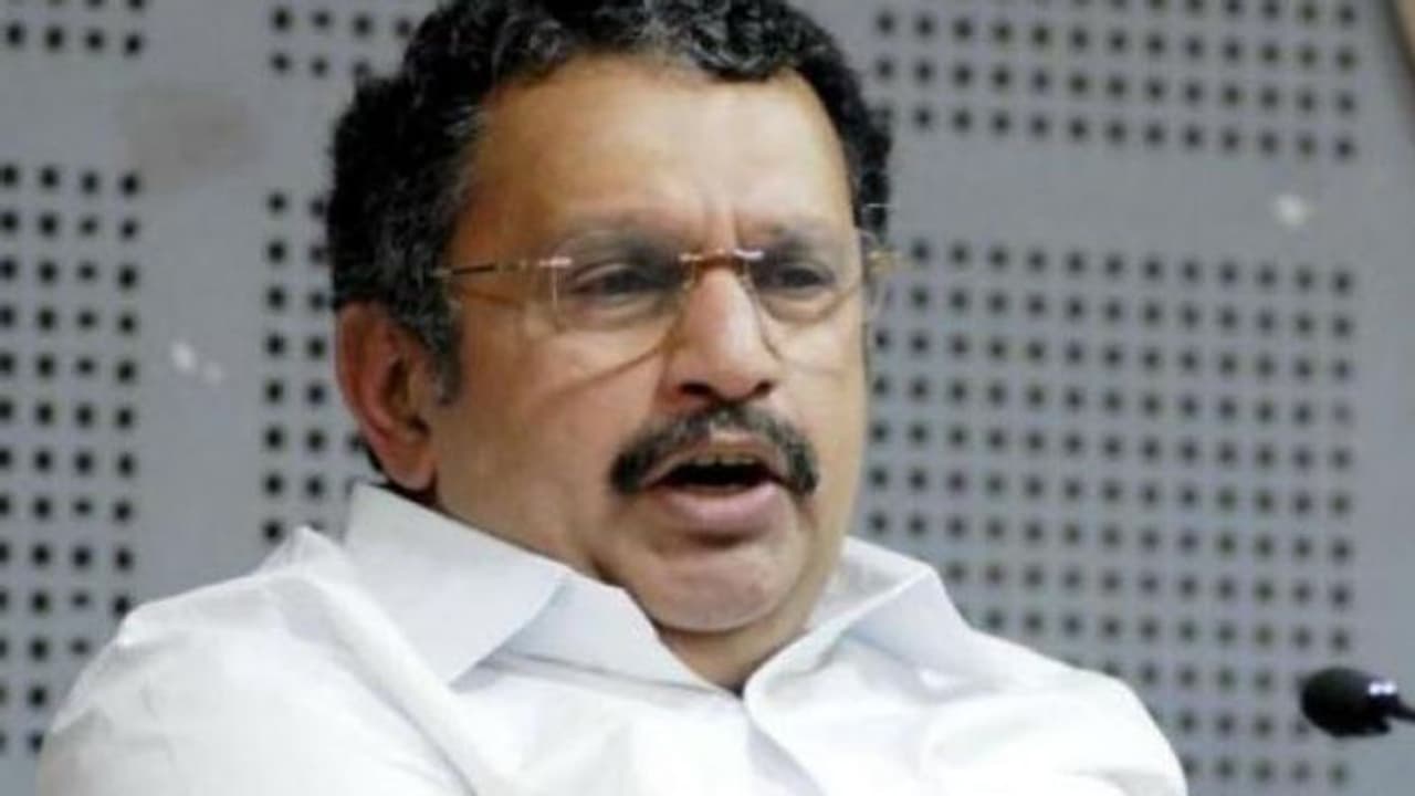 'മുഖ്യമന്ത്രിയ്ക്ക് സമനില തെറ്റി, തെരഞ്ഞെടുപ്പ് വേഗത്തില്‍ തീരാനാണ് ആഗ്രഹം'; കെ മുരളീധരൻ