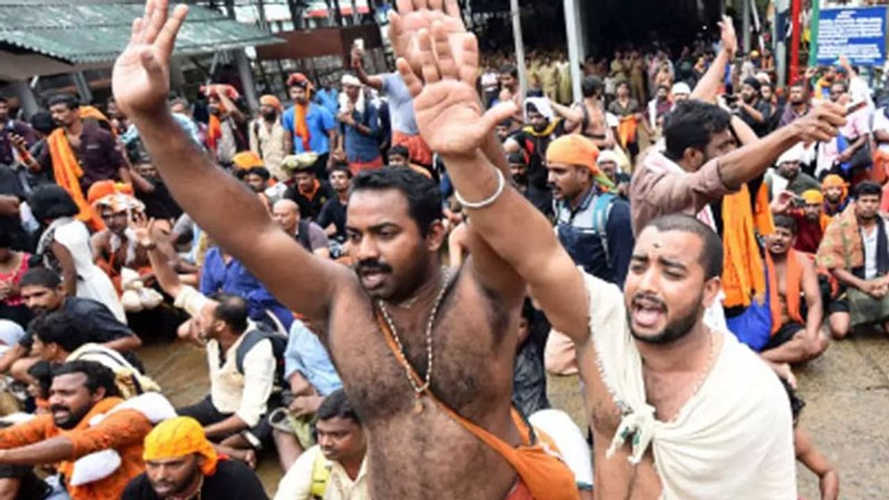 'ശബരിമലയിലെത്തിയ 7,300 പേരില് മഹാഭൂരിപക്ഷവും പ്രതിഷേധക്കാരെന്ന് പൊലീസ് വിലയിരുത്തല്' 'ശബരിമലയിലെത്തിയ 7,300 പേരില് മഹാഭൂരിപക്ഷവും പ്രതിഷേധക്കാരെന്ന് പൊലീസ് വിലയിരുത്തല്'