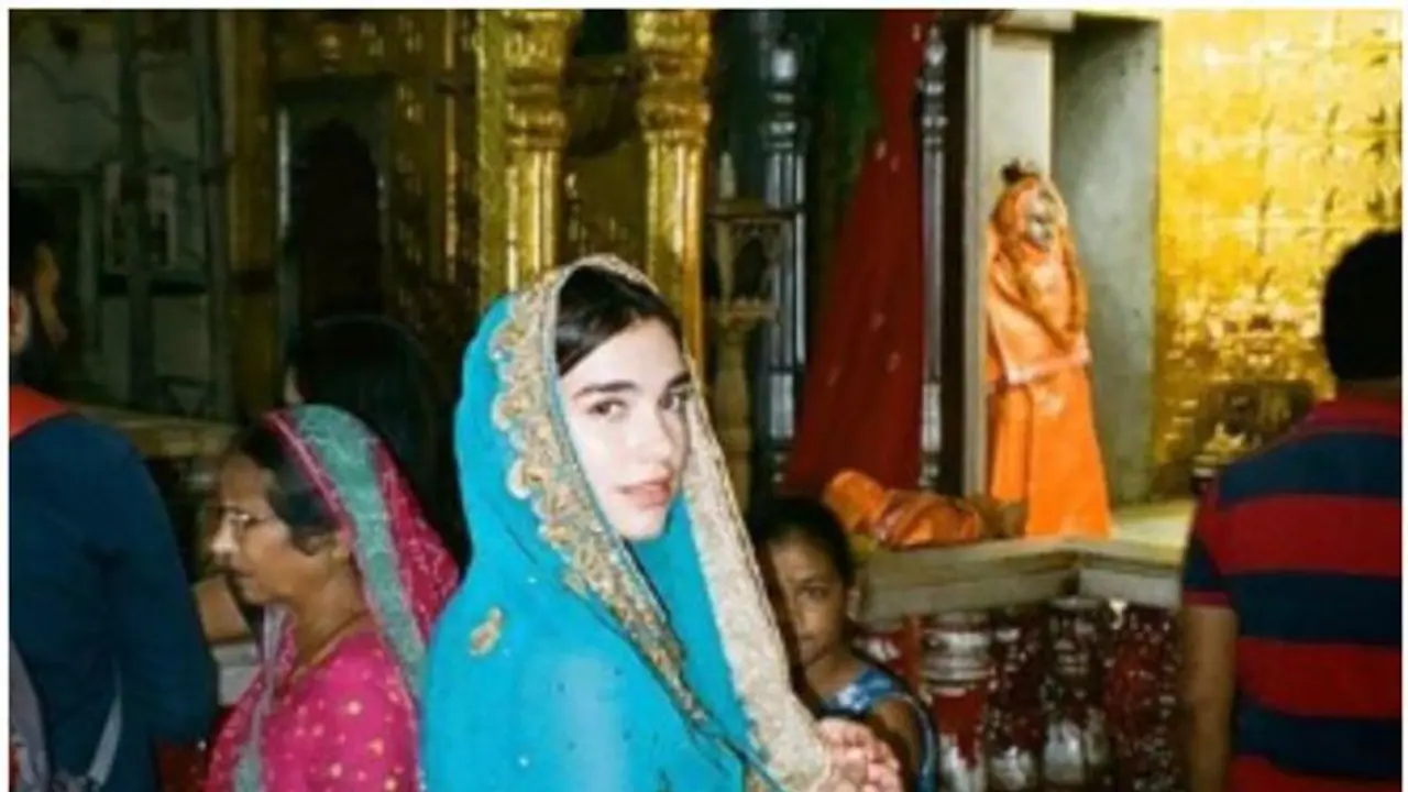 Singer Dua Lipa rocks a saree during her Jaipur vacation, visits Ganesha temple