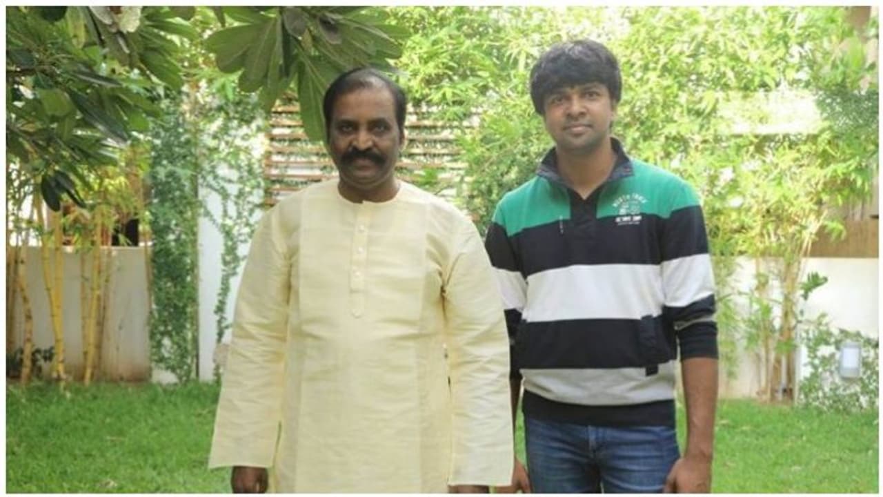 முதல் முறையாக தந்தை குறித்து பேசிய வைரமுத்து மகன்..! பாடல் வரிகளால் பதிலடி! முதல் முறையாக தந்தை குறித்து பேசிய வைரமுத்து மகன்..! பாடல் வரிகளால் பதிலடி!