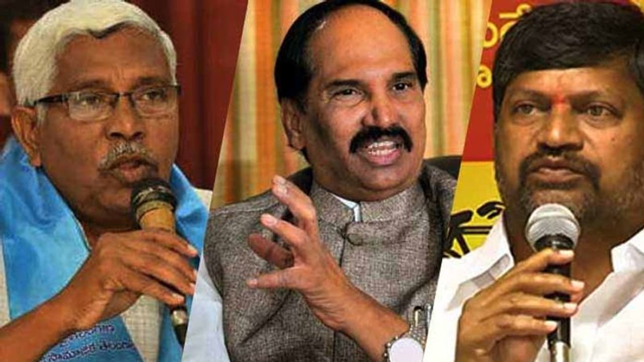 కరీంనగర్ మహాకూటమి సీట్ల లెక్క ఏంటీ..? ఏ సీటు ఎవరికీ..? కరీంనగర్ మహాకూటమి సీట్ల లెక్క ఏంటీ..? ఏ సీటు ఎవరికీ..?