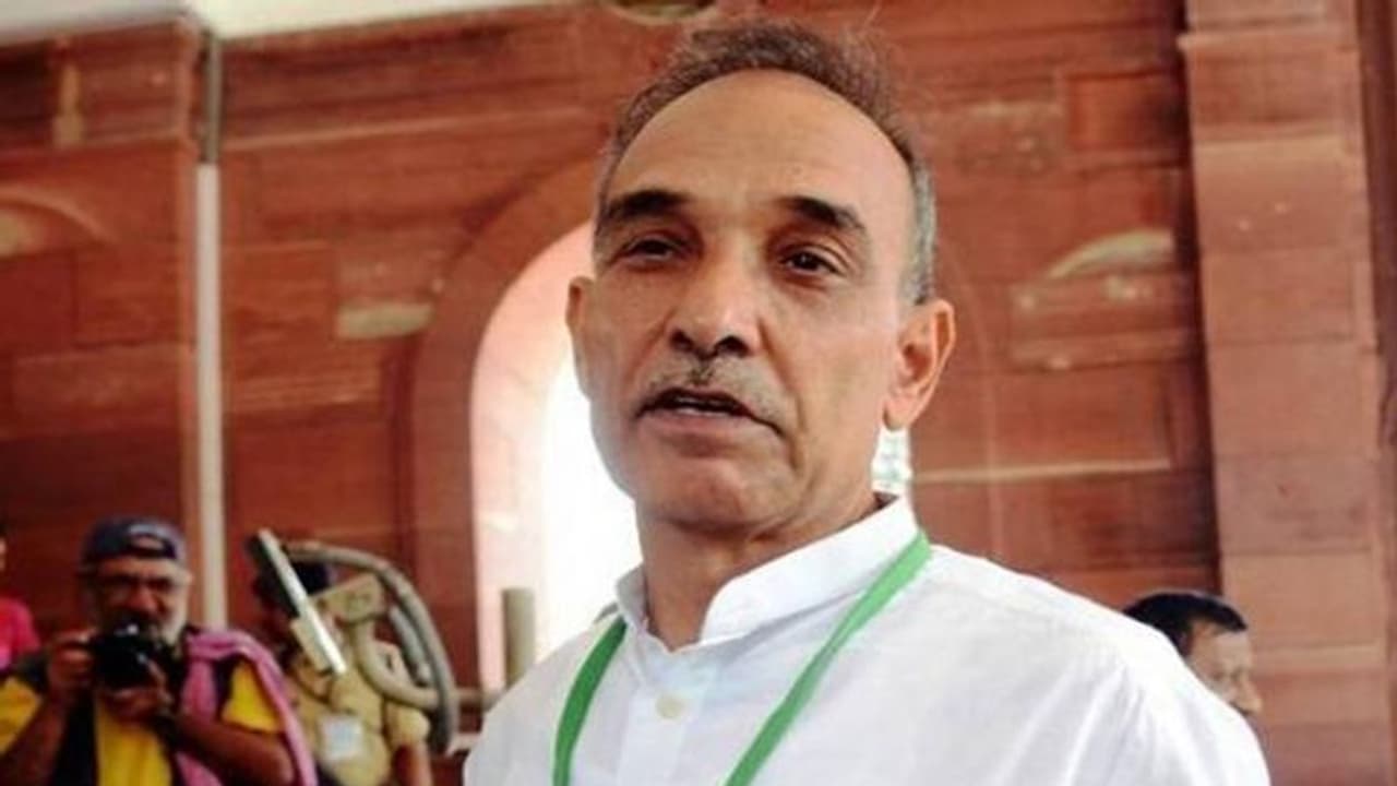 ನಾವು ಋಷಿಮುನಿಗಳ ಸಂತಾನ: ಡಾರ್ವಿನ್ ಸಿದ್ಧಾಂತ ಧಿಕ್ಕರಿಸಿದ ಬಿಜೆಪಿ ಸಂಸದ! ನಾವು ಋಷಿಮುನಿಗಳ ಸಂತಾನ: ಡಾರ್ವಿನ್ ಸಿದ್ಧಾಂತ ಧಿಕ್ಕರಿಸಿದ ಬಿಜೆಪಿ ಸಂಸದ!