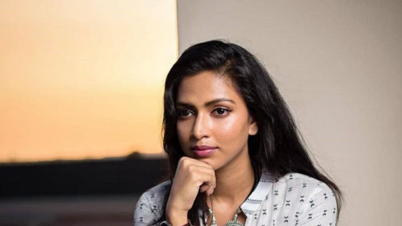 ஹோலி பண்டிகையை ஜாலியாக கொண்டாடிய அமலா பால்! கலர் ஃபுல்லாக வெளியிட்ட புகைப்படம்! ஹோலி பண்டிகையை ஜாலியாக கொண்டாடிய அமலா பால்! கலர் ஃபுல்லாக வெளியிட்ட புகைப்படம்!