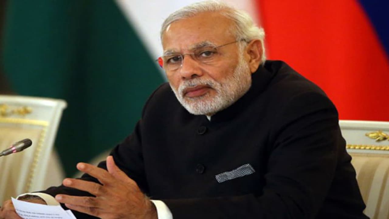 ಪೆಟ್ರೋಲ್ ದರ ಏರಿಸಿ ಗಡಿಯಲ್ಲಿ ಸ್ಮಾರ್ಟ್ ಬೇಲಿ ನಿರ್ಮಿಸಿದರಾ ಮೋದಿ? ಪೆಟ್ರೋಲ್ ದರ ಏರಿಸಿ ಗಡಿಯಲ್ಲಿ ಸ್ಮಾರ್ಟ್ ಬೇಲಿ ನಿರ್ಮಿಸಿದರಾ ಮೋದಿ?