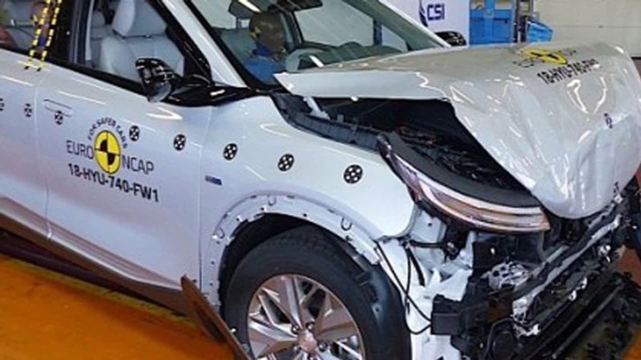 മുന്നില് ആളുപെട്ടാല് തനിയെ ബ്രേക്ക് ചെയ്യും; സുരക്ഷയില് മിന്നി ഹ്യുണ്ടായി നെക്സോ മുന്നില് ആളുപെട്ടാല് തനിയെ ബ്രേക്ക് ചെയ്യും; സുരക്ഷയില് മിന്നി ഹ്യുണ്ടായി നെക്സോ