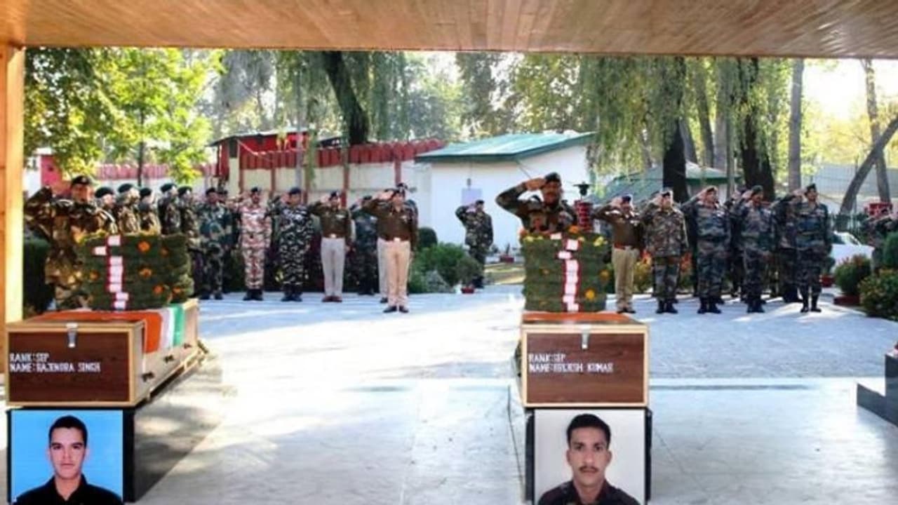 Kashmir: Stone pelters attack Army convoy in Anantnag, 1 jawan killed; social media mourns and fumes