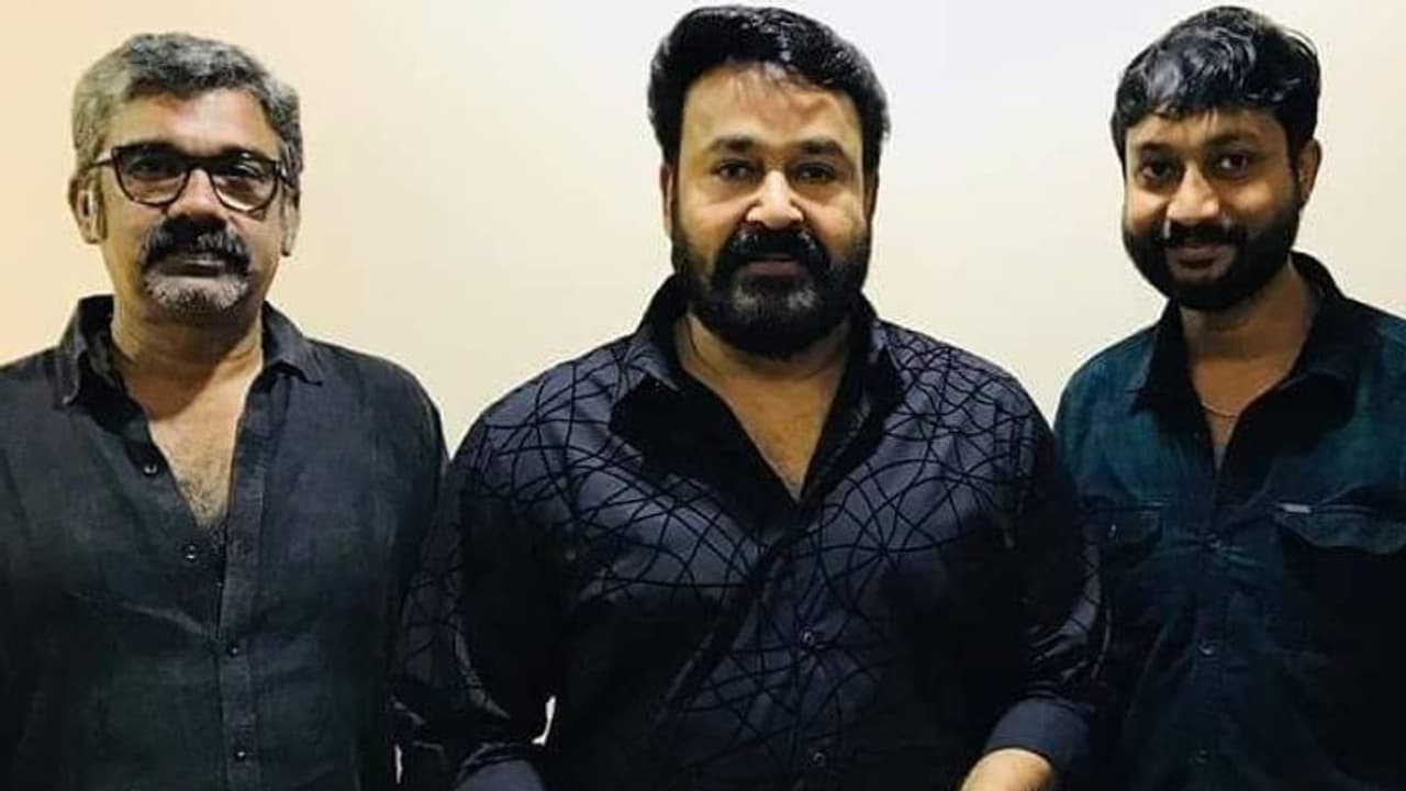 പാട്ട് പാടി പഠിച്ചാണ് ലാലേട്ടൻ വന്നത്; പണ്ടാരാണ്ട്.. പാട്ടിനെ കുറിച്ച് സംഗീതസംവിധായകൻ പാട്ട് പാടി പഠിച്ചാണ് ലാലേട്ടൻ വന്നത്; പണ്ടാരാണ്ട്.. പാട്ടിനെ കുറിച്ച് സംഗീതസംവിധായകൻ