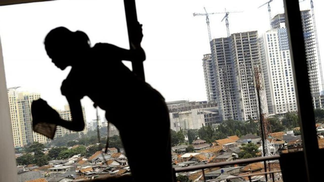 ജോലിക്ക് ചേർന്ന് ആഴ്ചകൾക്കുള്ളിൽ മോഷണം നടത്തി മുങ്ങും, 50 ലേറെ മോഷണക്കേസിൽ പ്രതിയായ 38കാരി പിടിയിൽ ജോലിക്ക് ചേർന്ന് ആഴ്ചകൾക്കുള്ളിൽ മോഷണം നടത്തി മുങ്ങും, 50 ലേറെ മോഷണക്കേസിൽ പ്രതിയായ 38കാരി പിടിയിൽ