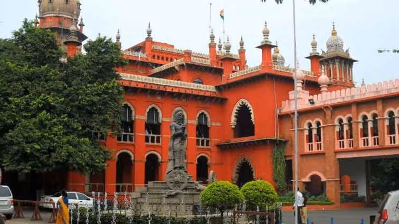 Madras high court convicts 16 persons; 9 face life imprisonment for attacking Dinakaran Madras high court convicts 16 persons; 9 face life imprisonment for attacking Dinakaran