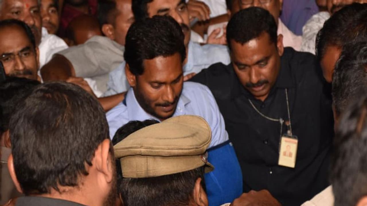 దాడిపై రాజ్ నాథ్ సింగ్ కు జగన్ లేఖ: పూర్తి పాఠం ఇదీ..