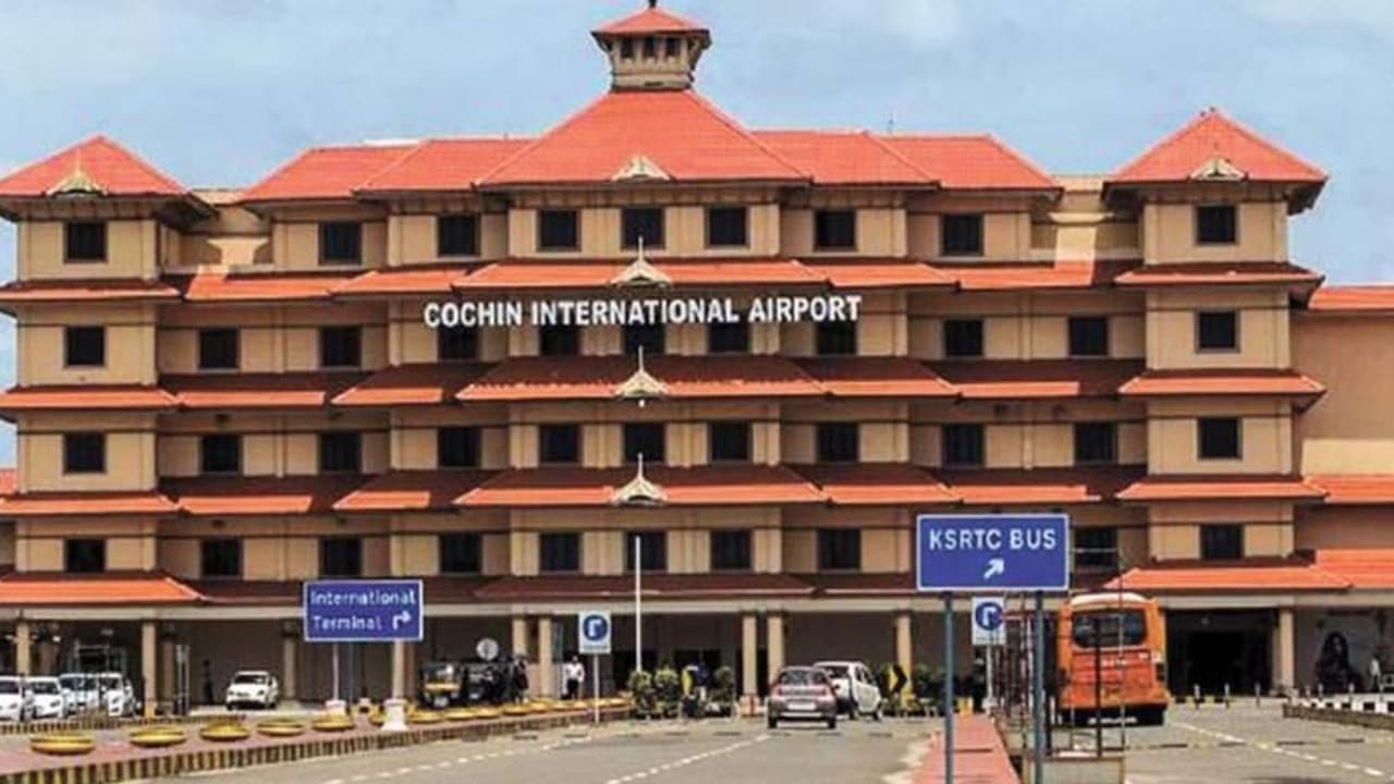 ശരീരത്തിലും ബ്രെഡ് മേക്കറിലും ഒളിപ്പിച്ച് സ്വര്ണ്ണം; നെടുമ്പാശ്ശേരി വിമാനത്താവളത്തിൽ സ്വർണ്ണവേട്ട ശരീരത്തിലും ബ്രെഡ് മേക്കറിലും ഒളിപ്പിച്ച് സ്വര്ണ്ണം; നെടുമ്പാശ്ശേരി വിമാനത്താവളത്തിൽ സ്വർണ്ണവേട്ട