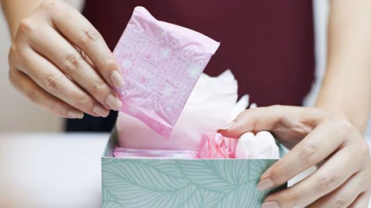 ಸ್ಯಾನಿಟರಿ ಪ್ಯಾಡ್ ಜೊತೆ ವಿಲೇವಾರಿ ಬ್ಯಾಗ್ ಕಡ್ಡಾಯ: 2021ರಿಂದ ಹೊಸ ನೀತಿ ಸ್ಯಾನಿಟರಿ ಪ್ಯಾಡ್ ಜೊತೆ ವಿಲೇವಾರಿ ಬ್ಯಾಗ್ ಕಡ್ಡಾಯ: 2021ರಿಂದ ಹೊಸ ನೀತಿ