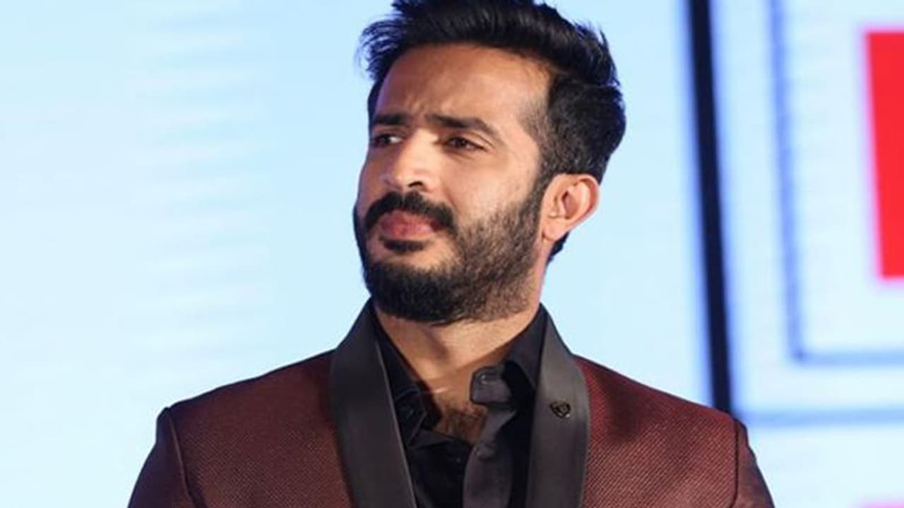 15 లక్షల అప్పు.. యాంకర్ రవిపై కేసు నమోదు! 15 లక్షల అప్పు.. యాంకర్ రవిపై కేసు నమోదు!