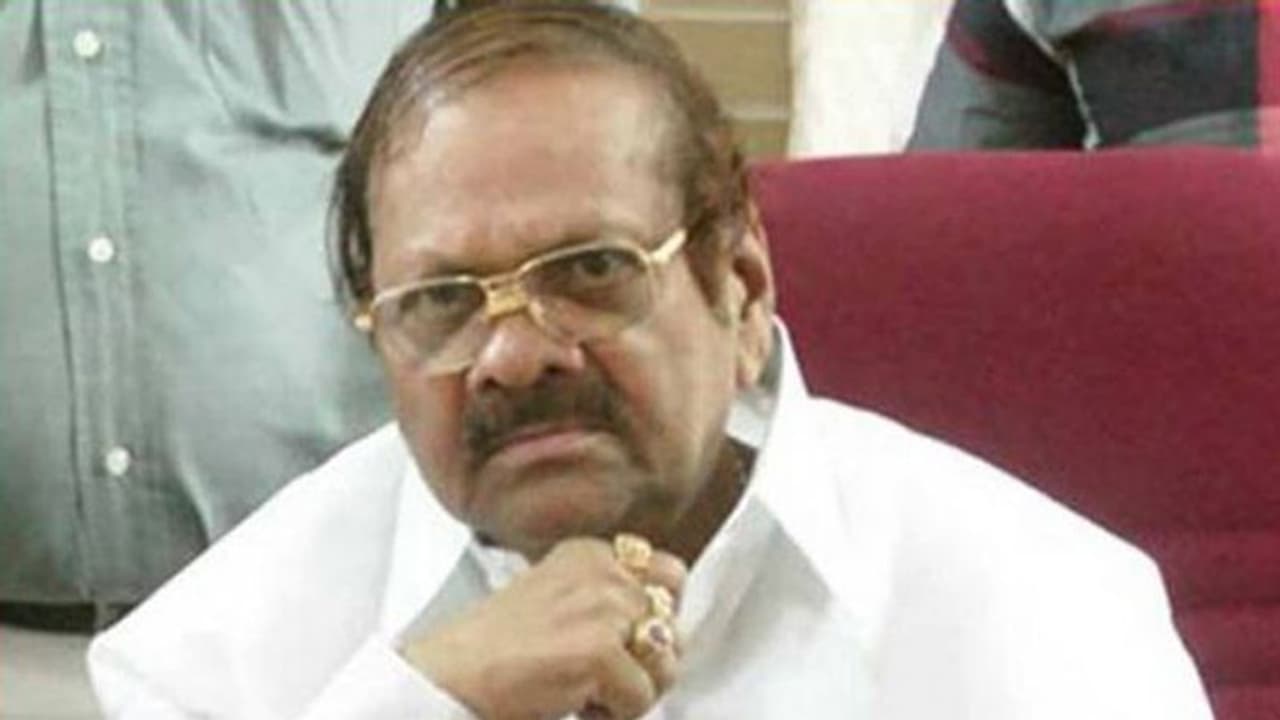 BJP leader Baburao Chinchansur alleges threat calls for supporting Umesh Jadhav