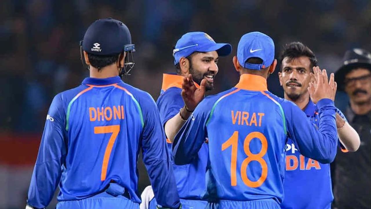 ముంబై వన్డేలో భారత్ ఘనవిజయం...కనీస పోటీ ఇవ్వలేకపోయిన విండీస్ ముంబై వన్డేలో భారత్ ఘనవిజయం...కనీస పోటీ ఇవ్వలేకపోయిన విండీస్