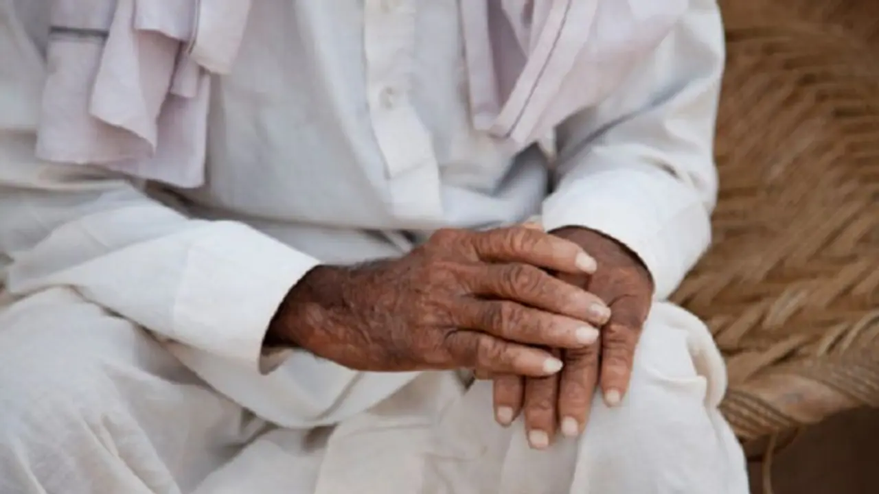 Bengaluru man abandoned by son on road; police intensify search for family Bengaluru man abandoned by son on road; police intensify search for family