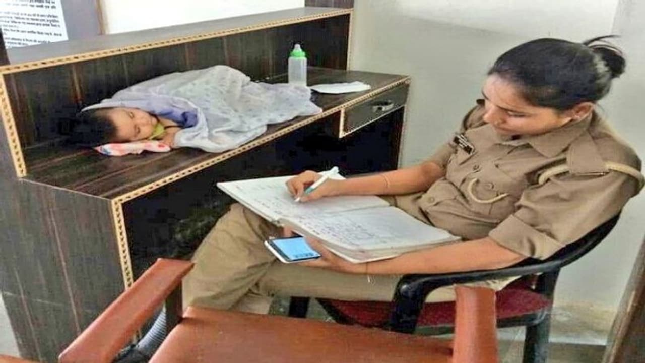 ಕರ್ತವ್ಯ ಮತ್ತು ತಾಯಿ: ಮಗು ನೀ ಅಮ್ಮನಂತಾಗು! ಕರ್ತವ್ಯ ಮತ್ತು ತಾಯಿ: ಮಗು ನೀ ಅಮ್ಮನಂತಾಗು!