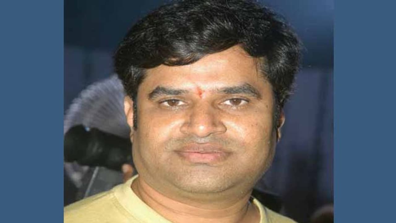 టాలీవుడ్‌కు షాక్.. దొంగతనం కేసులో సినీ రచయిత కులశేఖర్ అరెస్ట్