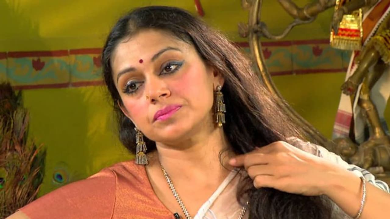 అలనాటి కథానాయిక శోభన ఎందుకు పెళ్లి చేసుకోలేదంటే..? అలనాటి కథానాయిక శోభన ఎందుకు పెళ్లి చేసుకోలేదంటే..?