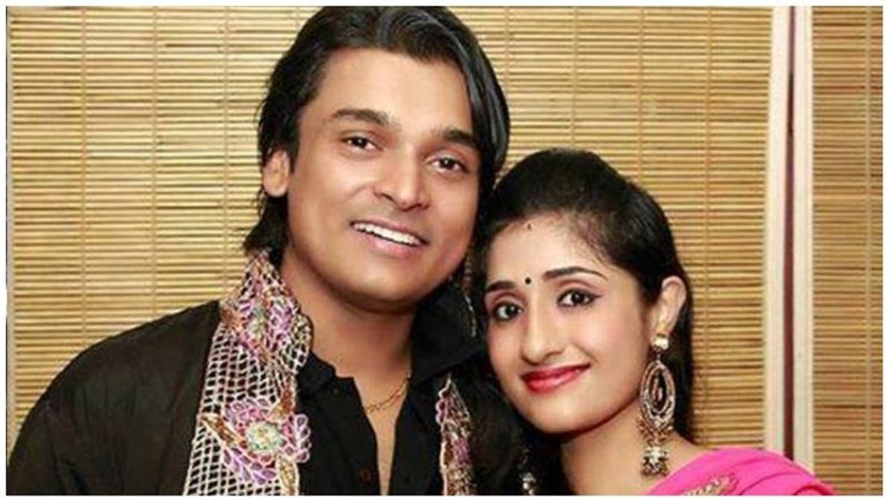 മീ ടൂ ആരോപണം; രാഹുലിന് പിന്തുണയുമായി ഭാര്യയും അമ്മയും മുത്തശ്ശിയും മീ ടൂ ആരോപണം; രാഹുലിന് പിന്തുണയുമായി ഭാര്യയും അമ്മയും മുത്തശ്ശിയും