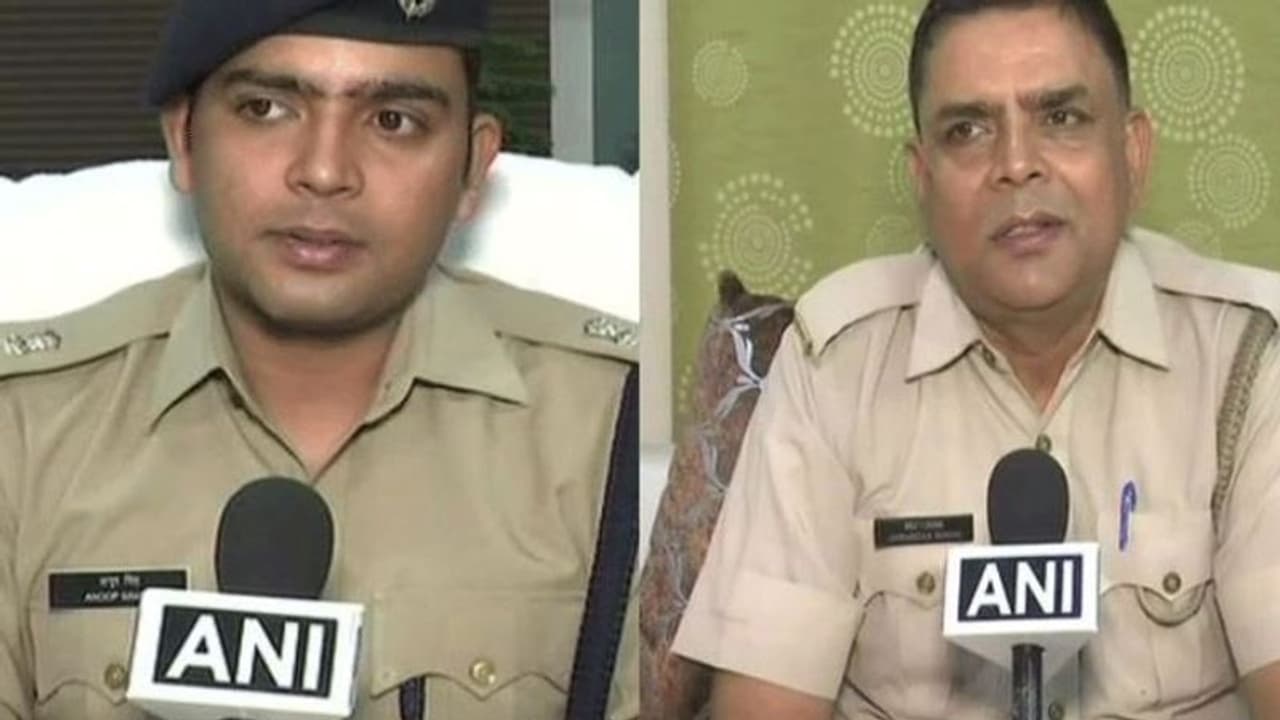 ಪೊಲೀಸ್ ಪೇದೆ ತಂದೆಗೆ ಮಗನೇ ಬಾಸ್ ಆದರೆ...! ಪೊಲೀಸ್ ಪೇದೆ ತಂದೆಗೆ ಮಗನೇ ಬಾಸ್ ಆದರೆ...!