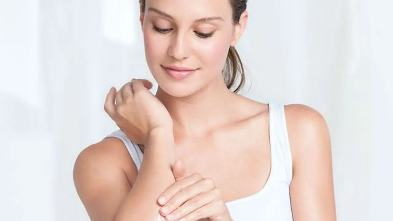 শুধু মুখই নয় হাতকে সুন্দর রাখতেও প্রাথমিক কিছু যত্নের প্রয়োজন, জেনে নিন এখনই শুধু মুখই নয় হাতকে সুন্দর রাখতেও প্রাথমিক কিছু যত্নের প্রয়োজন, জেনে নিন এখনই