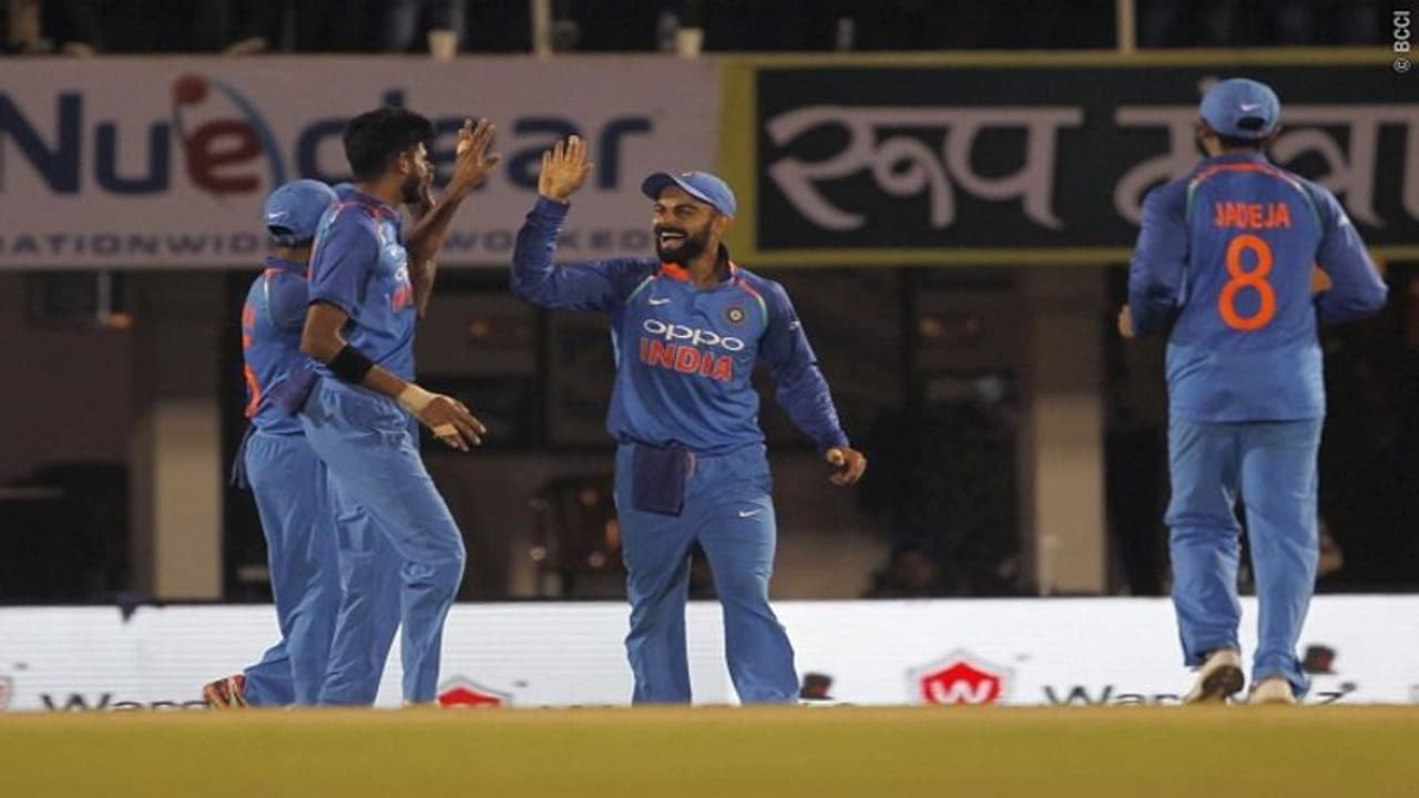 ರೋಹಿತ್ ರಾಯುಡು ಏಟಿಗೆ ವಿಂಡೀಸ್ ಧೂಳಿಪಟ: ಭಾರತಕ್ಕೆ ಭರ್ಜರಿ ಜಯ..! ರೋಹಿತ್ ರಾಯುಡು ಏಟಿಗೆ ವಿಂಡೀಸ್ ಧೂಳಿಪಟ: ಭಾರತಕ್ಕೆ ಭರ್ಜರಿ ಜಯ..!